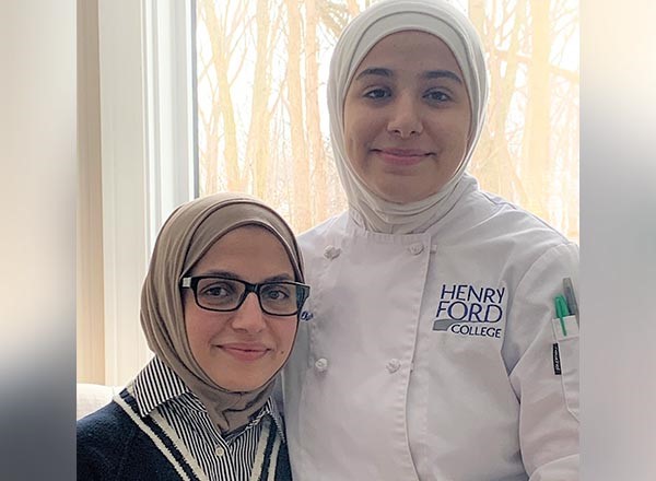 Photo of Mustafa and her daughter