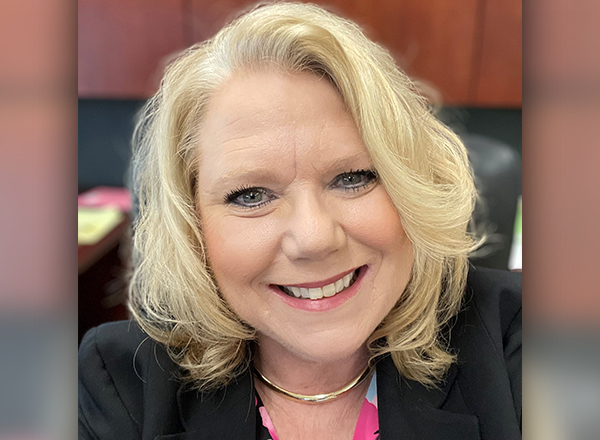 Headshot of Holly Diamond.