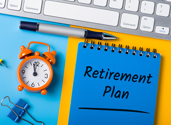 Retirement plan - reminder of the need for savings on a desk.