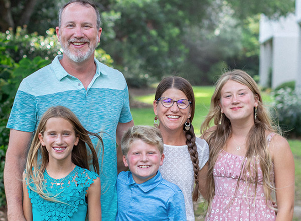 Alison Buchanan surrounded by her family. 