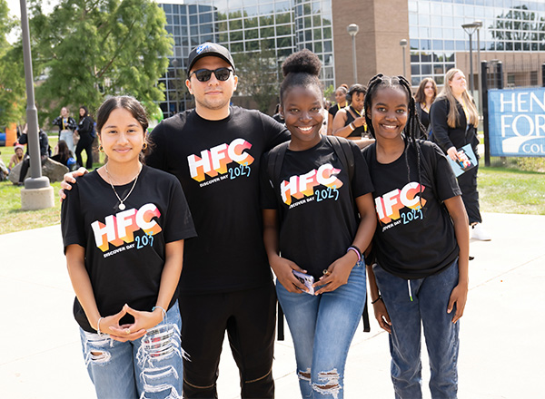 Student workers volunteer on Discover Day.