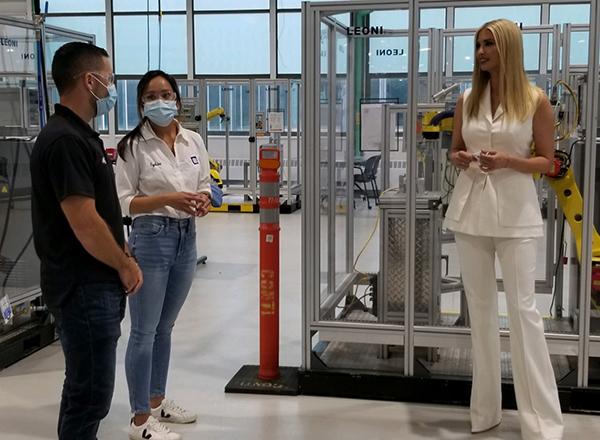 Students with Ivanka Trump