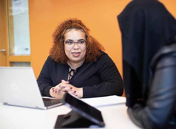 Student assisting another student in the Learning Lab.