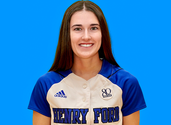 Headshot of Lauren Gannon.