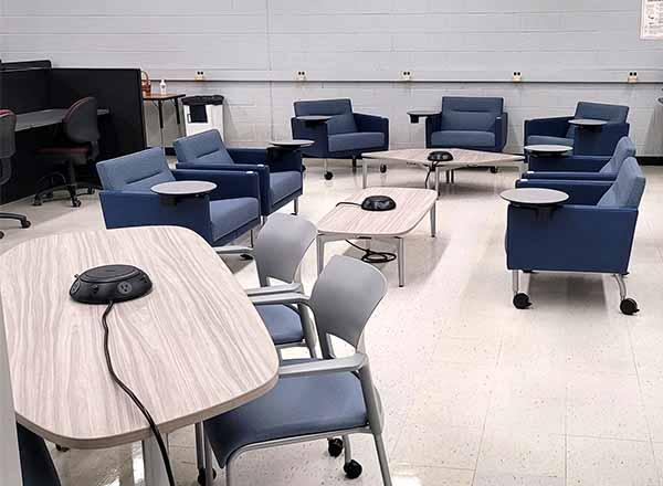Computer lab desks and chairs in room E-194.